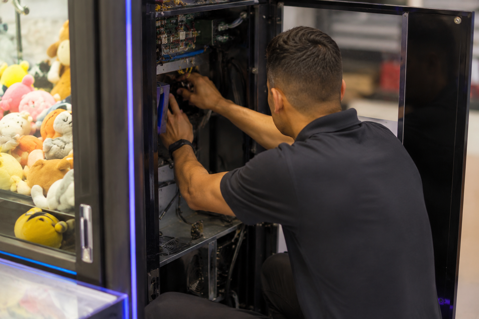 Manutenção interna de máquina de pelúcia